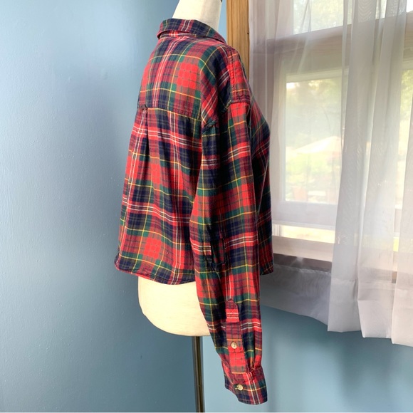 American Eagle Cozy Cabin Red and Green Plaid Cropped Button Down - Picture 6 of 9